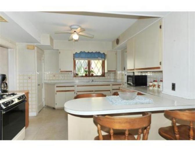 Kitchen Listing photo 3